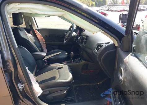 2021 Jeep Compass Trailhawk 4X4 z USA, uszkodzony, nr VIN 3C4NJDDB5MT556478